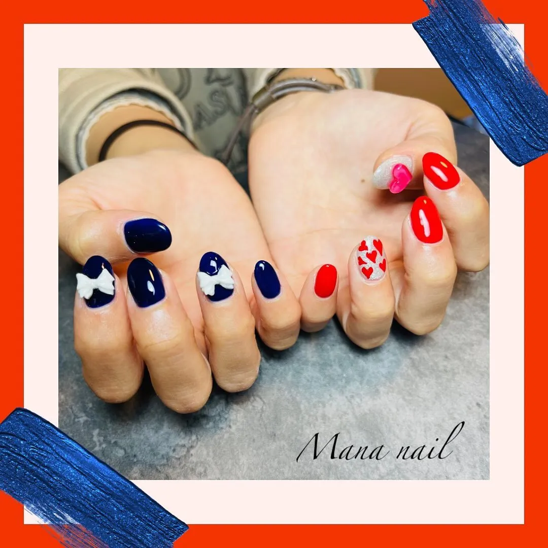 両手で違うお色も可愛い❤️💙